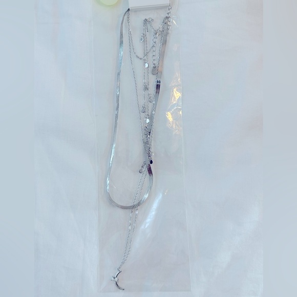 NWT Francesca’s Collection Fallon Layered Moon Pendant Necklace - Picture 6 of 8